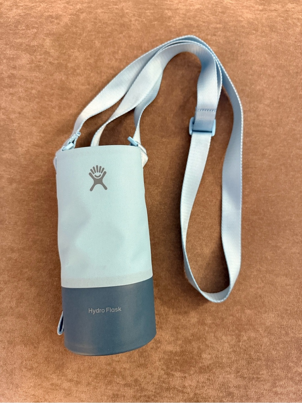 Hydro Flask Two-Tone Light Blue Bottle Sling